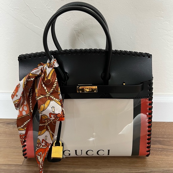 Gucci Handbags - Authentic Gucci shopping bag 👜